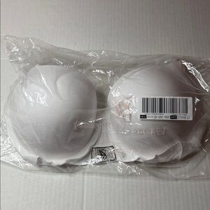 Victoria's Secret T-Shirt Perfect Shape Shine Patch Push-Up Bra size 38 DD White
